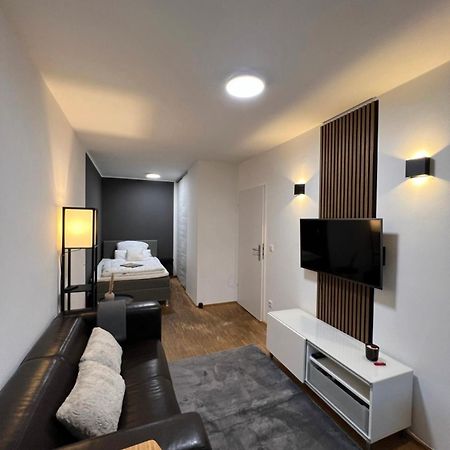 Medienhafen Apartment Direkt Am Zentrum Dusseldorf Ngoại thất bức ảnh