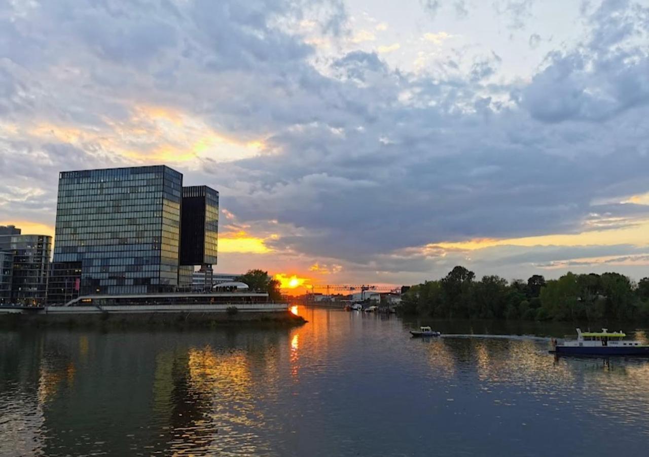 Medienhafen Apartment Direkt Am Zentrum Dusseldorf Ngoại thất bức ảnh